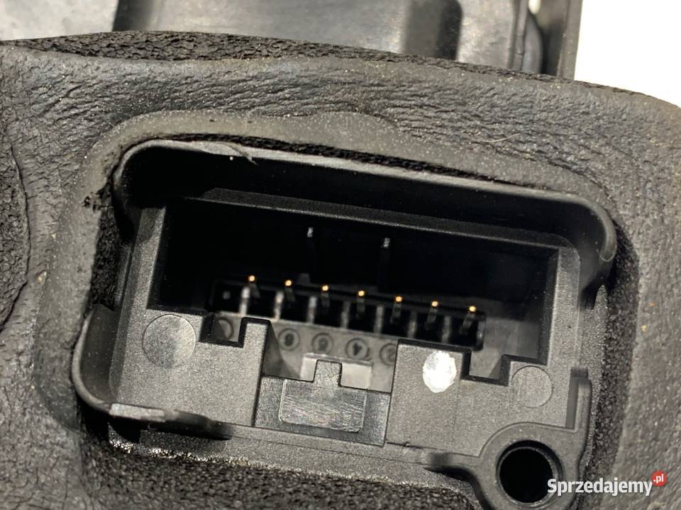 ZAMEK DRZWI LEWY TYŁ VW PASSAT B8 Kombi