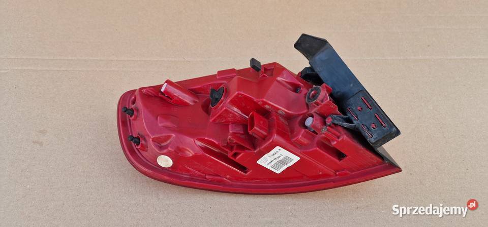 AUDI A4 B8 KOMBI LIFT LAMPA TYLNA PRAWA IDEALNA Lampy tylne