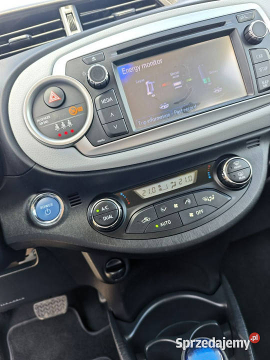 Toyota Yaris Hybryda Kamera A U T O M A T III 4/5 małopolskie Nowy Sącz