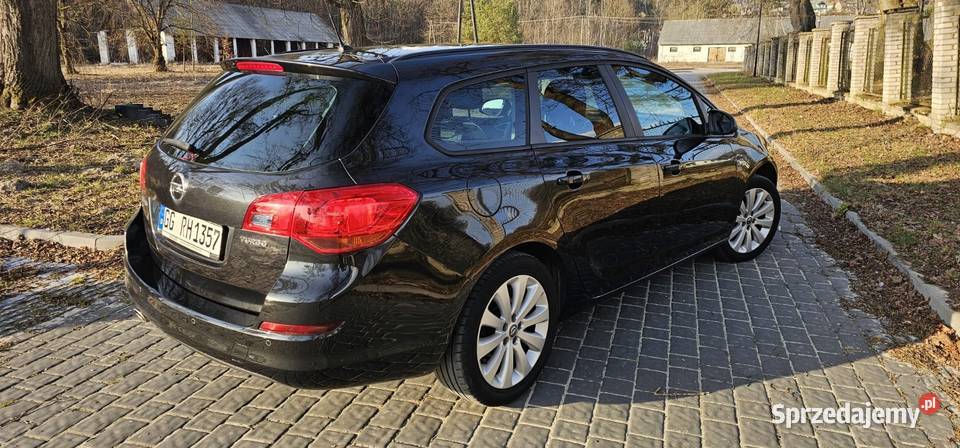 Świeżo sprowadzony Opel Astra J 2012 14 Turbo gniazdo AUX Krasnobród