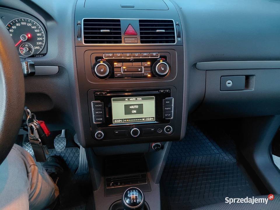 VOLKSWAGEN TOURAN 2011r 12 16v 105 Navi Jelenia Góra