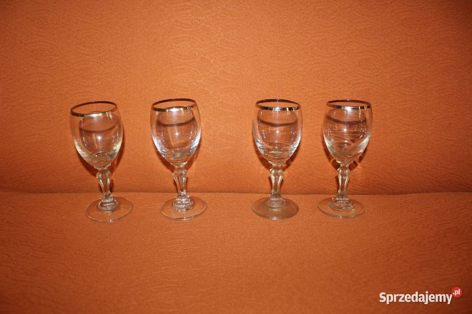 Kieliszki na nóżkach 4 sztuki PRL Stan Chorzów