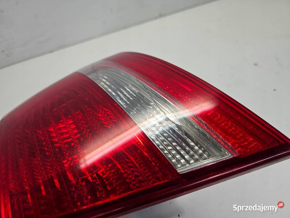 LAMPA PRAWY TYŁ W BŁOTNIK NA ŻARÓWKI AUDI A6 C6 Przystajń