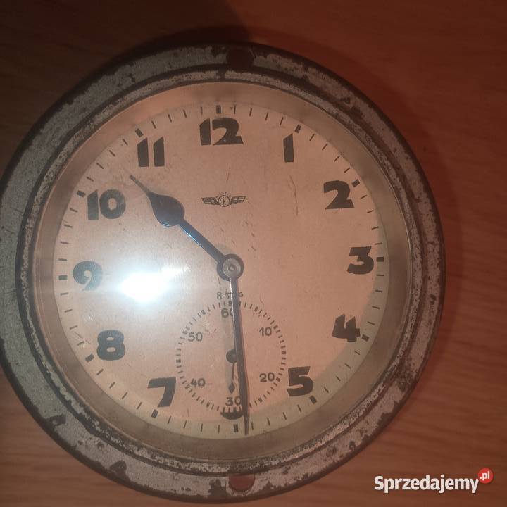 Zabytkowy zegar samochodowy