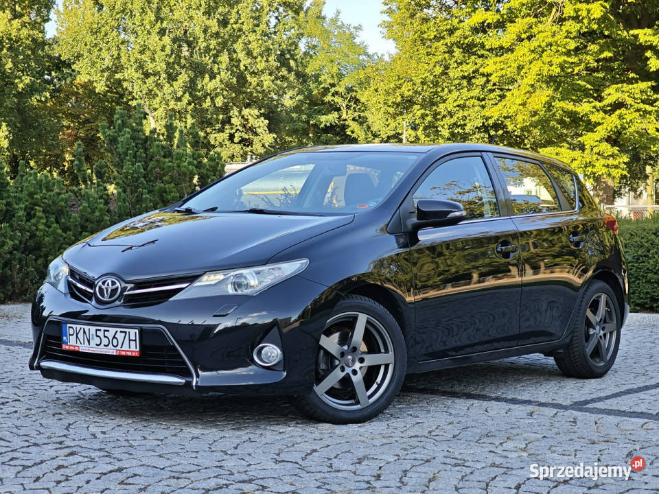 Toyota Auris II 2012 Sadlno