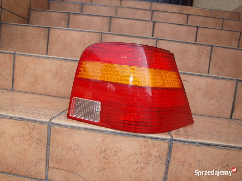 VW Golf 4 lampa prawa tył 35 drzwi 1997 2003r lampy tylne Kalisz