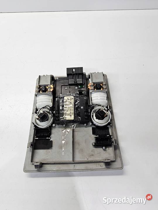 LAMPKA OŚWIETLENIE KABINY AUDI A8 D3 4E0947111AC Przystajń