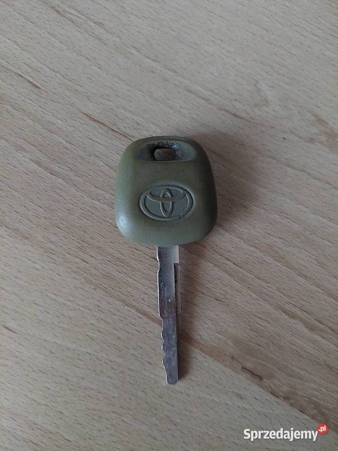 Stacyjka Toyota Avensis T25 20 D4D 2 kluczyki Przyborów