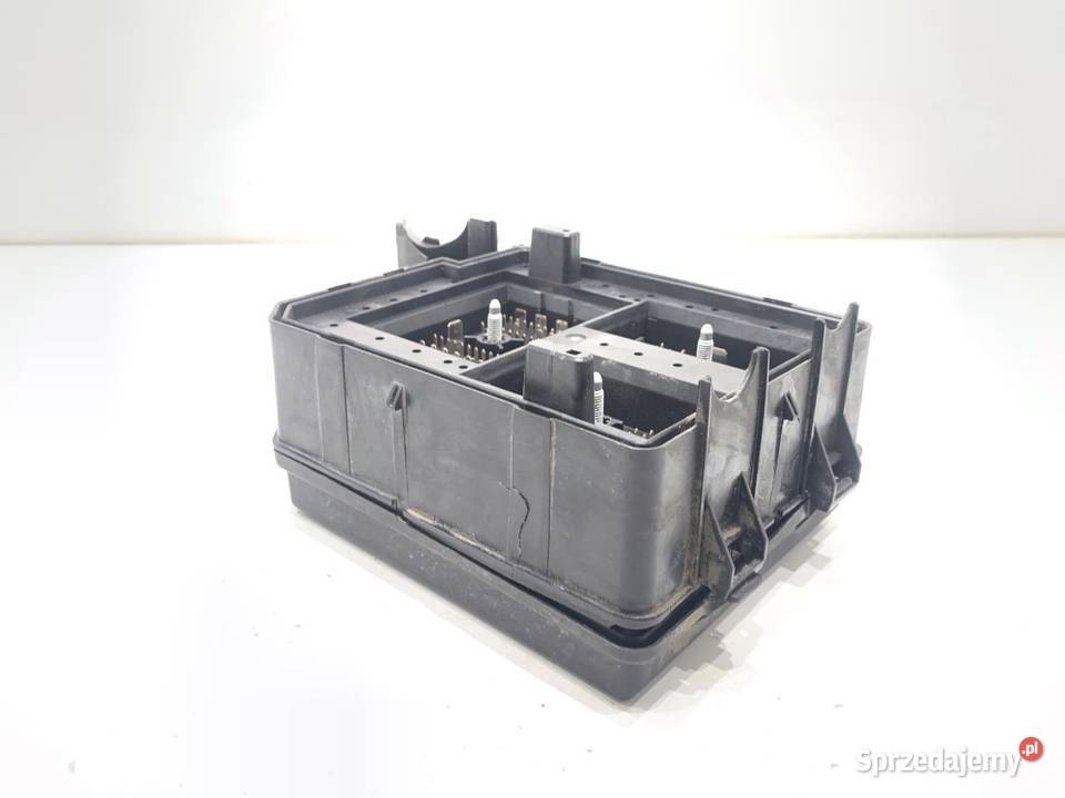 SKRZYNKA BEZPIECZNIKÓW OPEL CORSA E 39068001 osobowe