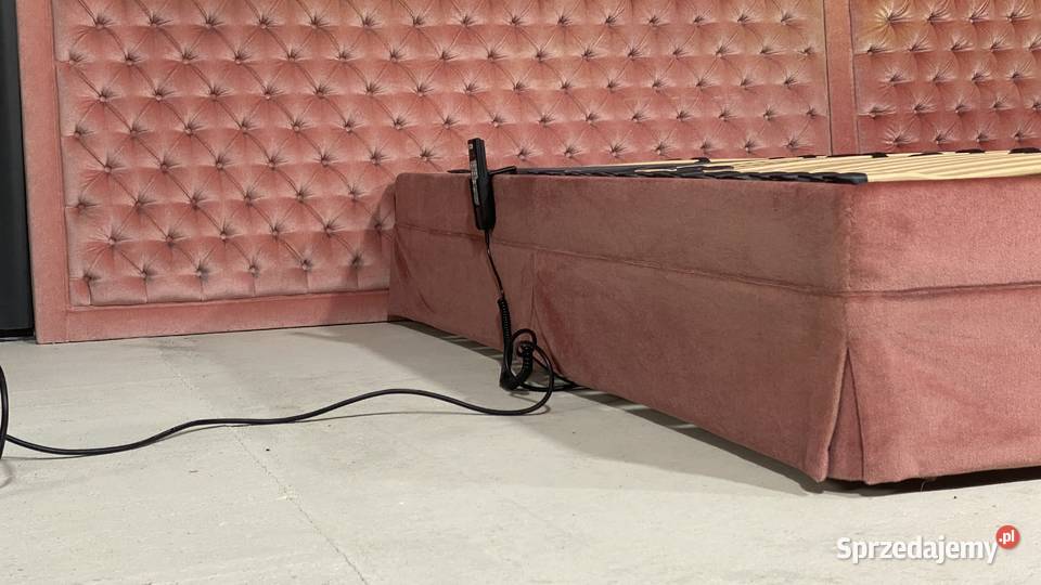 Łóżko z tapicerowanym zagłówkiem stelaże elektr