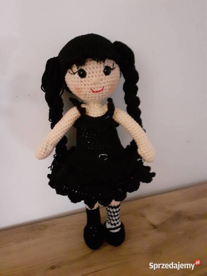 Lalka Wednesday zrobiona na szydełku Lalki i akcesoria Kraków