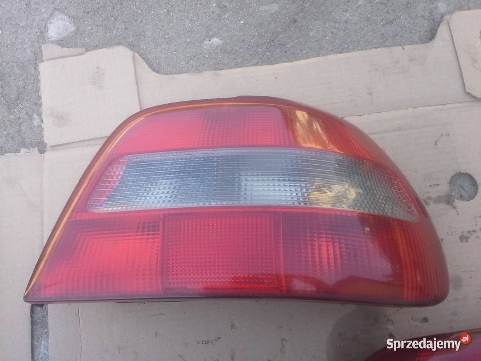 Volvo S40 I sedan lampa prawa lewa tył Dębno