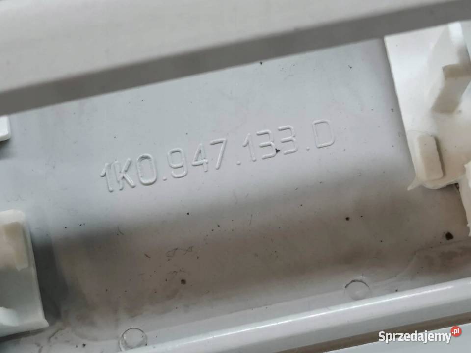 LAMPKA PODSUFITKI SCHOWEK NA OKULARY 1K0867489E Rok produkcji 2012 świętokrzyskie