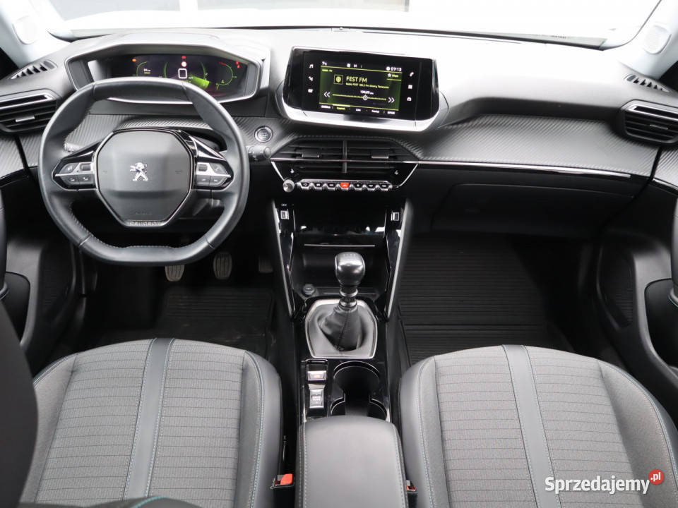 Peugeot 2008 12 PureTech światła LED Katowice