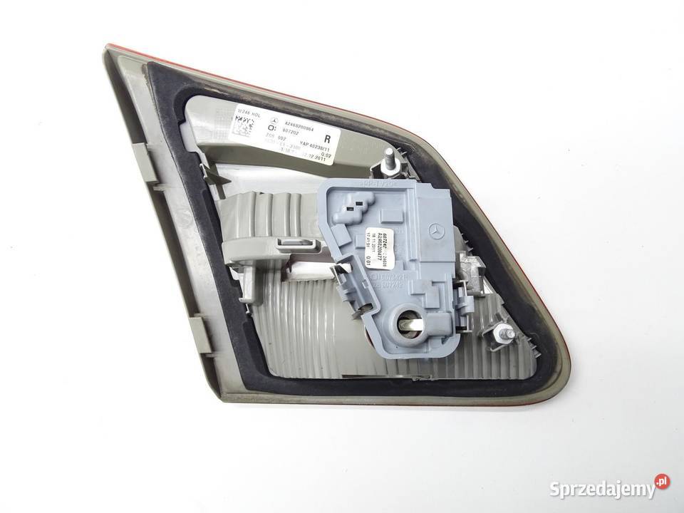 LAMPA PRAWY TYŁ TYLNA W KLAPĘ A2468200864 osobowe sprzedam