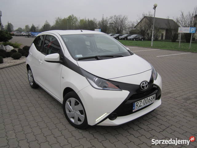 Toyota Aygo 10 benzyna klimatyzacja kamera sprzedam