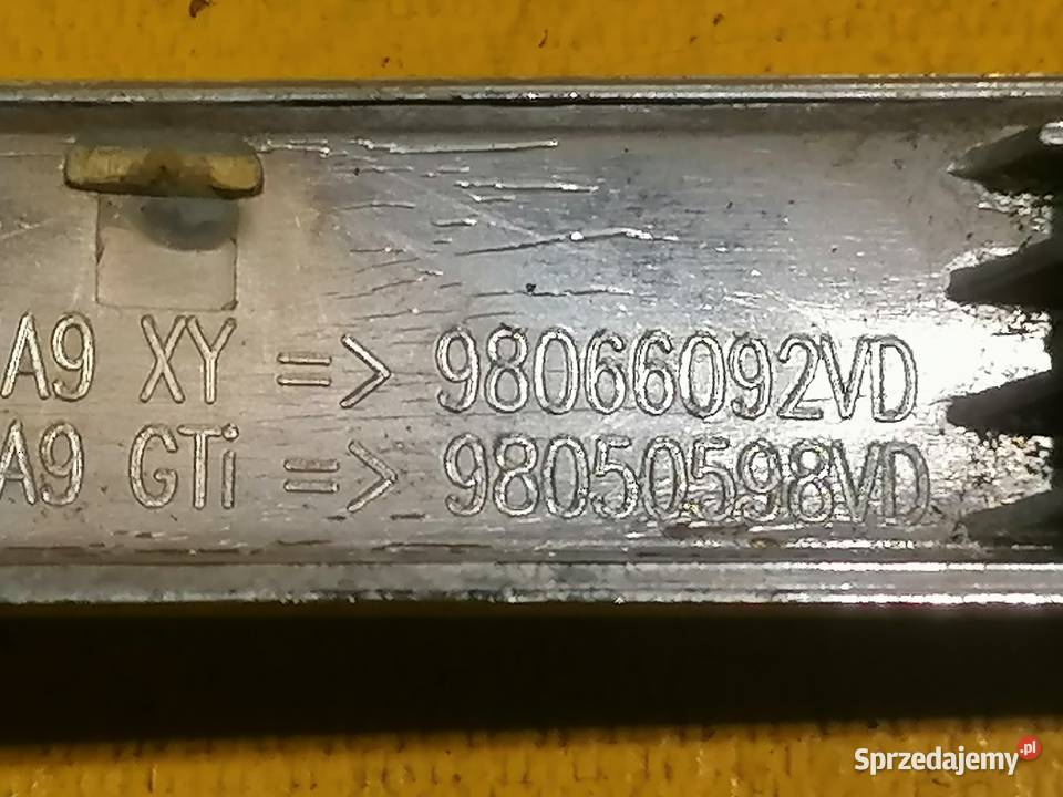 logo emblemat z klapy 98066092 Peugeot 208 r1219 Piotrków Trybunalski