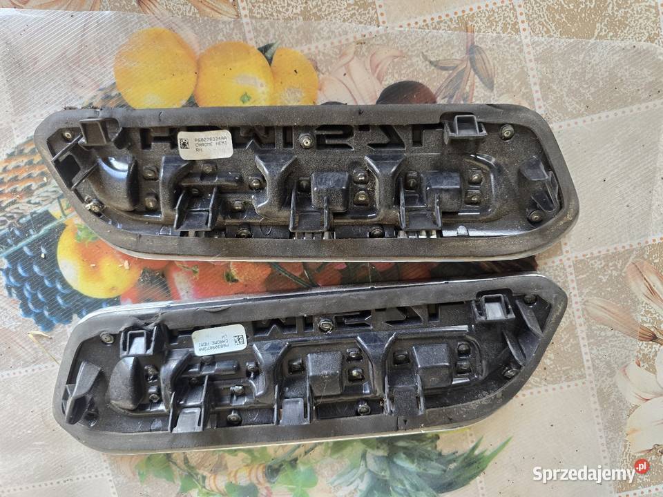Dodge RAM V 19 Emblemat Napis Maski Chrom 57
