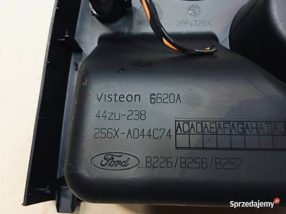 Tunel środkowy Ford Fiesta mk6 lift Rok produkcji 2006 Wyposażenie wnętrza Szczecin