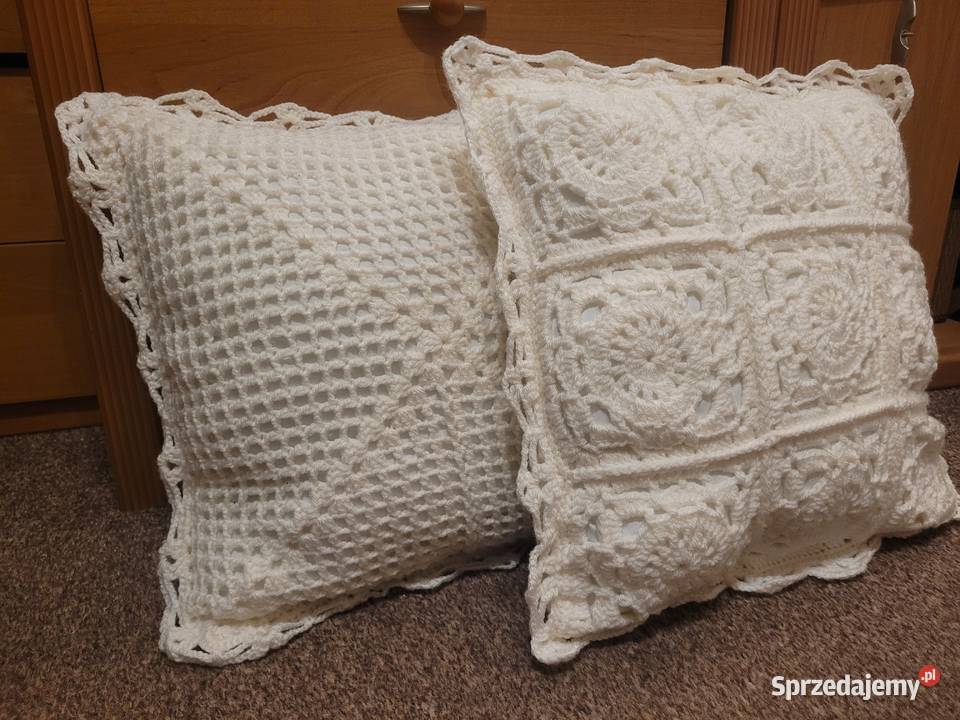 Poduszki wykonane na szydełku rozmiar 30 na 40