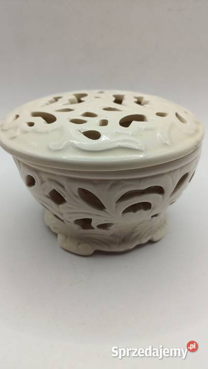 Porcelanowy pojemnik puzderko ażurowe koloru Zamość