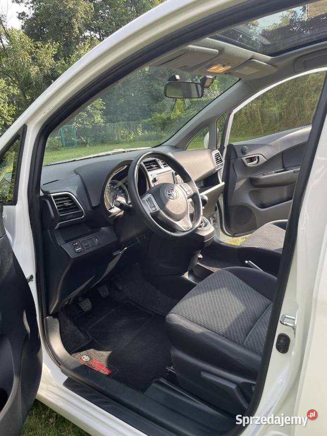 Toyota VersoS Perłowa 163 Szklany Dach Długie Kolanowice sprzedam