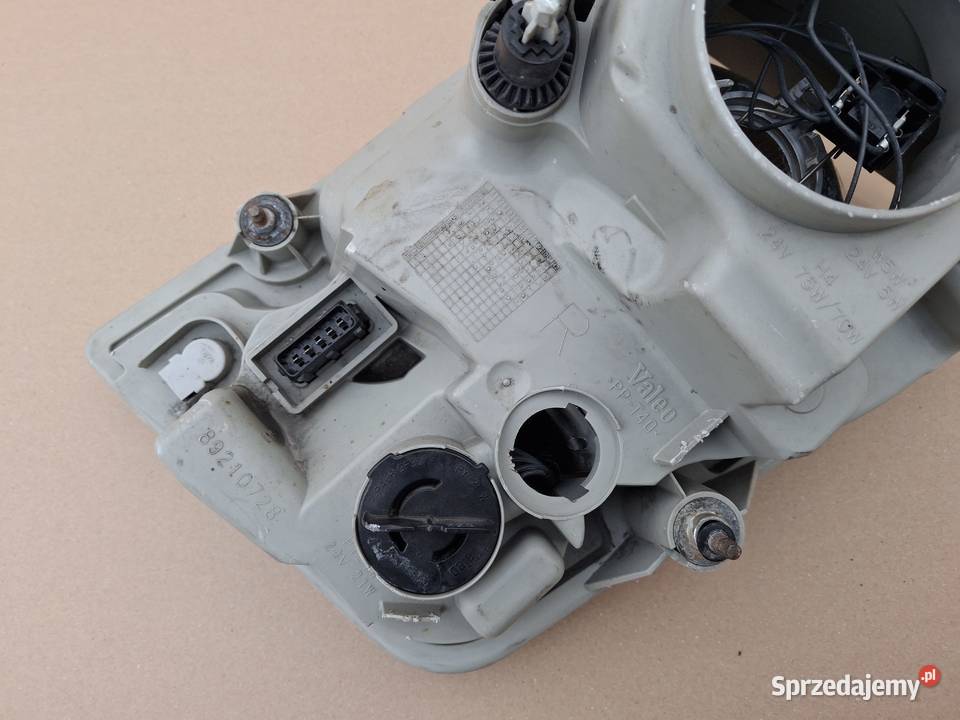 VOLVO FL FE REFLEKTOR PRAWY LAMPA PRAWA 20818775 Bieleń sprzedam