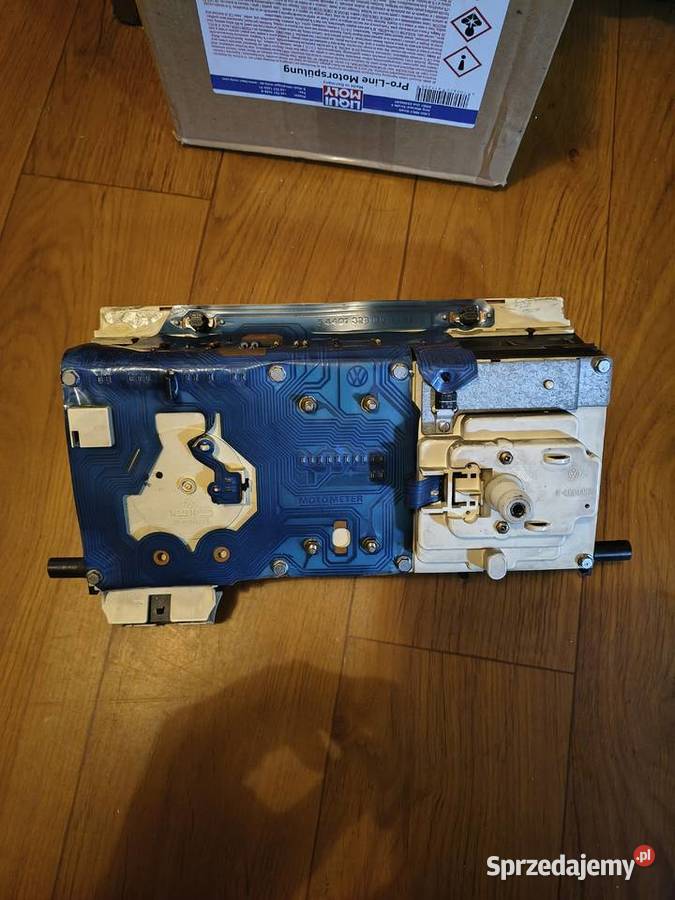 Części VW Golf II maska klapa progi licznik itp Staszów