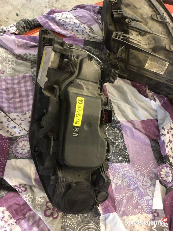 Lampy przód ksenon VOLVO S80 2006r uszkodzone