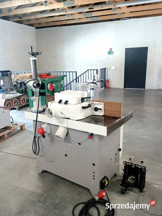Frezarka dolnowrzecionowa CASADEI F 23 Z POSUWEM Kalwaria Zebrzydowska