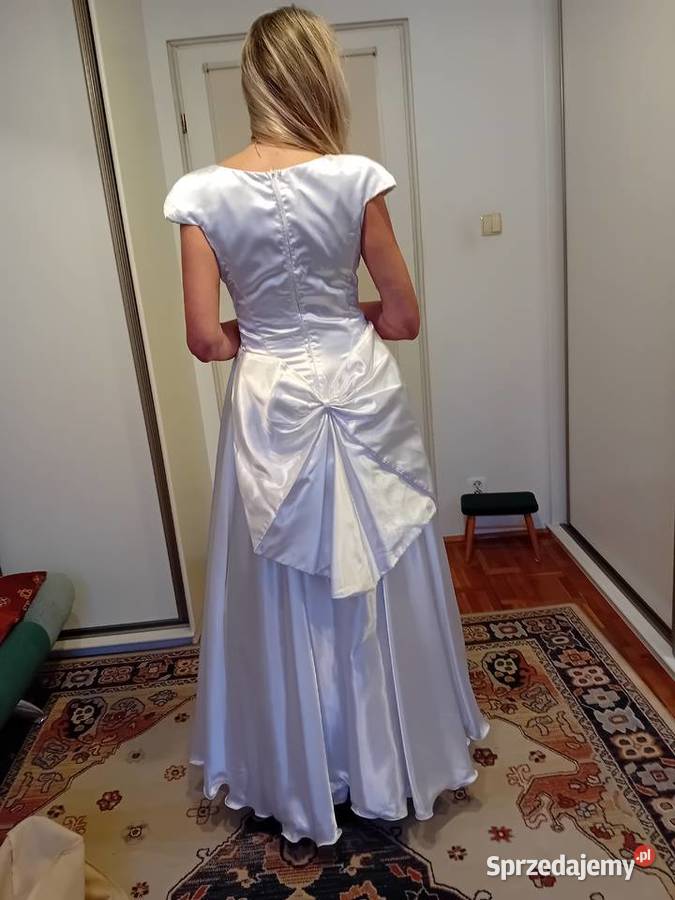 suknia ślubna atłasowa projektowana Warszawa