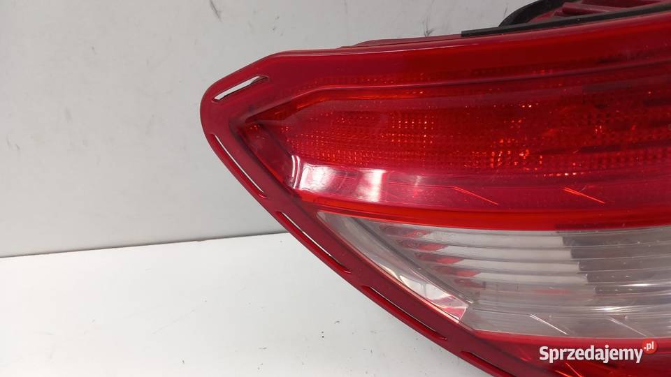 MERCEDES W204 SEDAN LAMPA TYŁ LEWA osobowe Zbierkowo