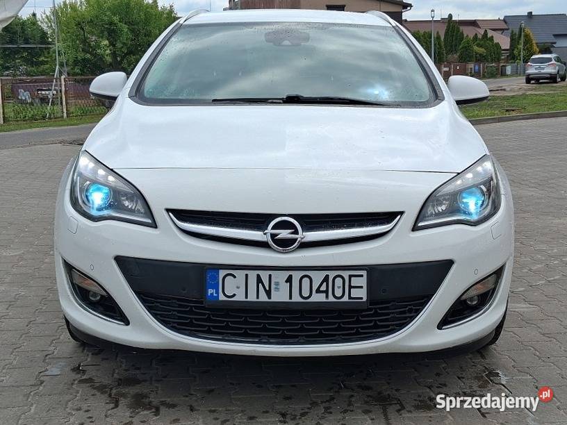 Opel Astra Navi LED BiXenon Ogrzewana kierownica relingi dachowe Słupca
