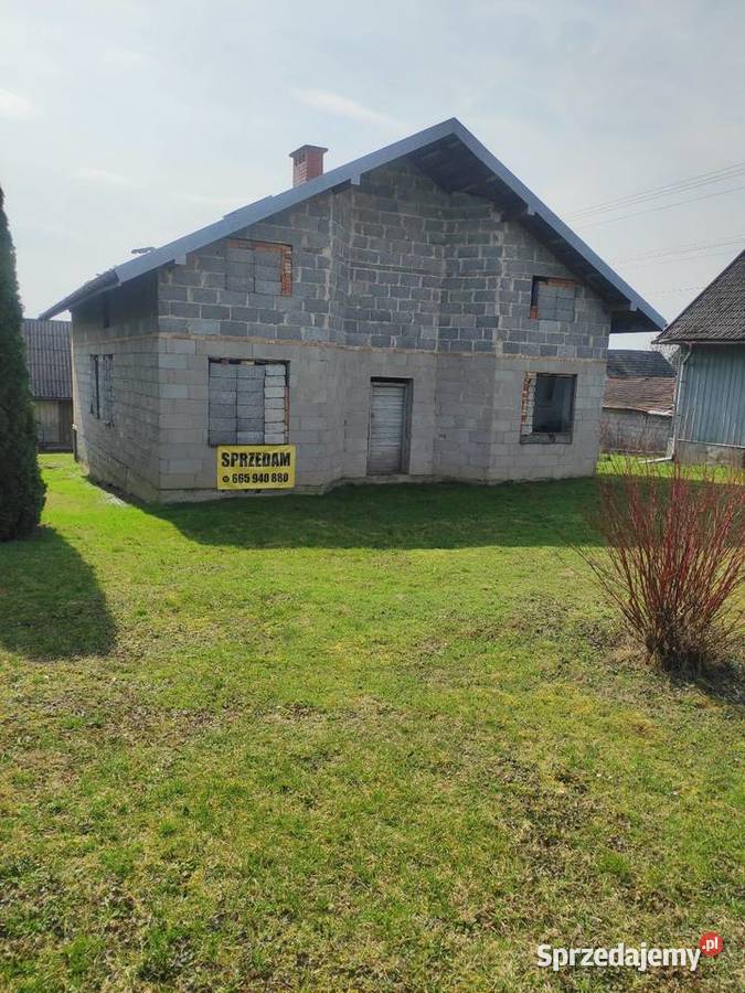 Dom w stanie surowym parter poddasze użytkowe siatka