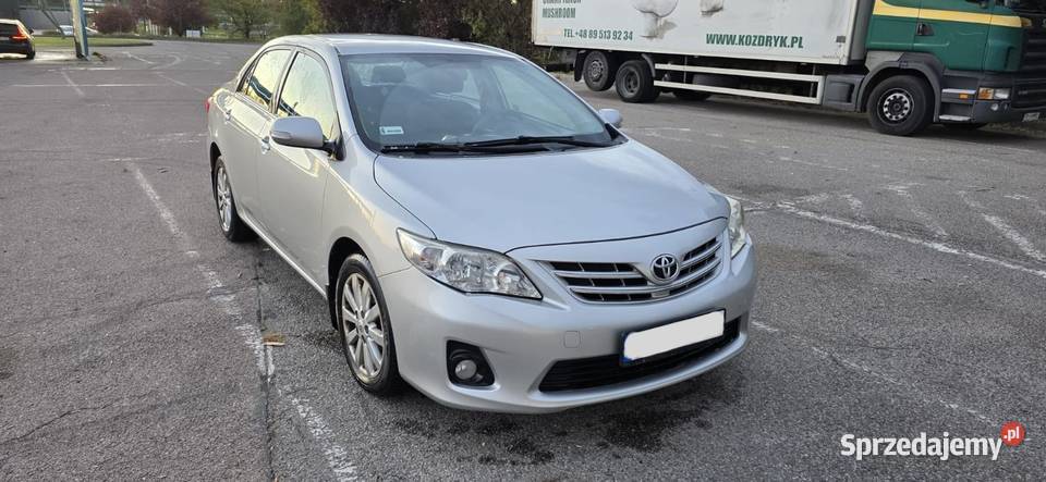 Toyota Corolla sedan 14 D4D Premium 2011 21000 142000km Chwaszczyno