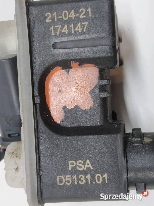 SIŁOWNIK KLAPKI WLEWU PALIWA D513101 Opel Corsa