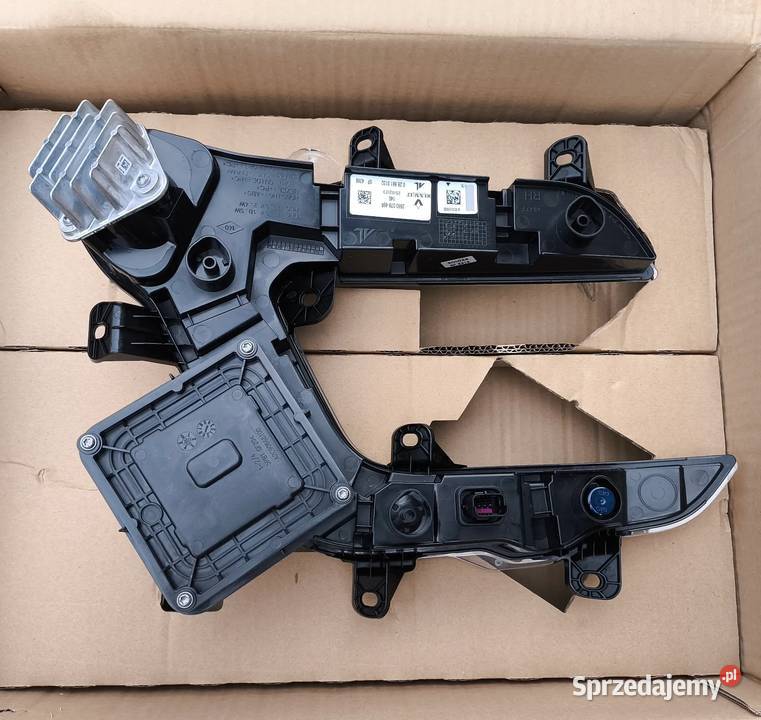 RENAULT CAPTUR I LIFT LAMPA HALOGEN LED JAZDY Radom