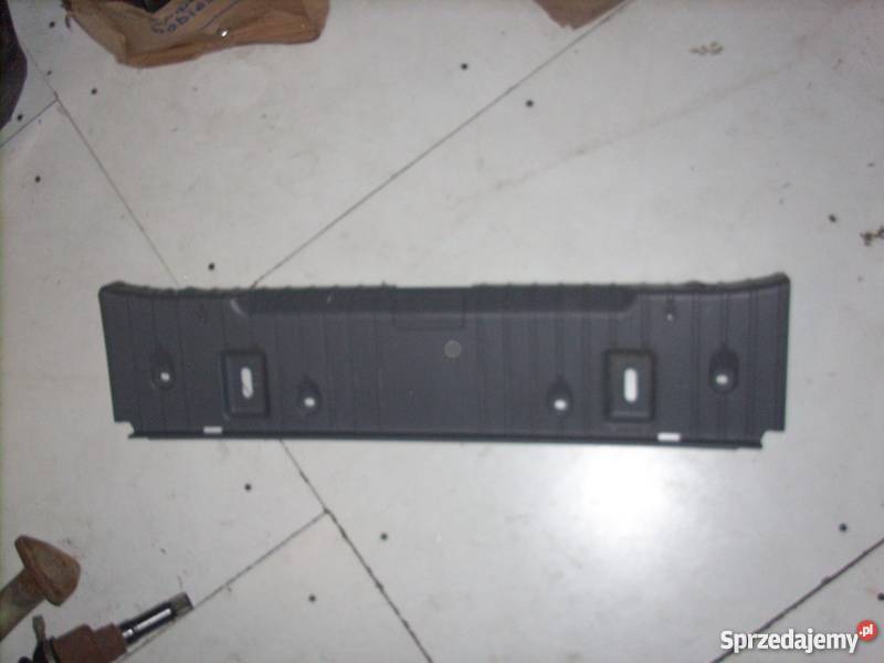 BMW E 90 2006 r maskownica pasa tył Wyposażenie wnętrza podkarpackie Dębica sprzedam