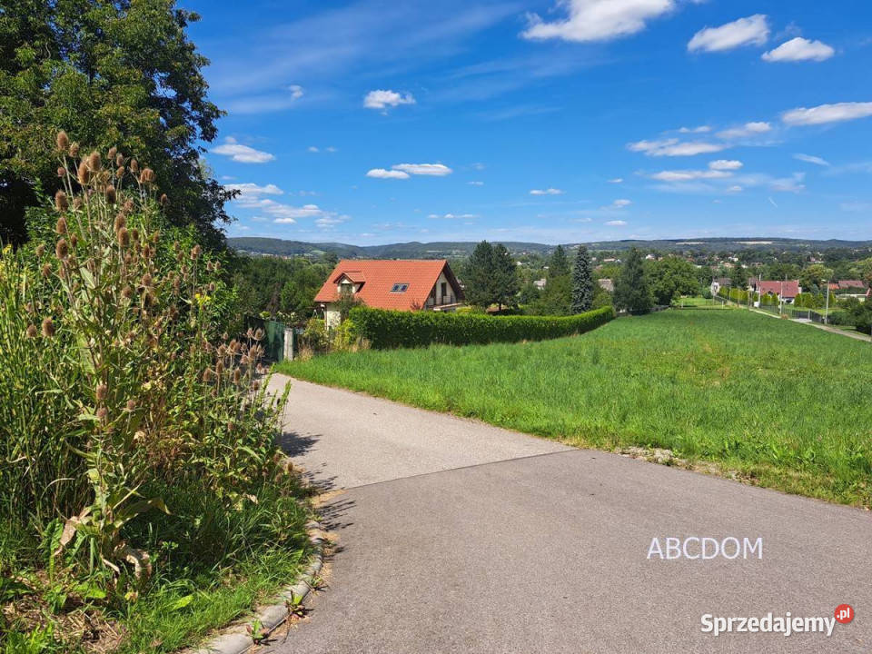 Nielepicedzialka budowlana w otoczeniu zieleni