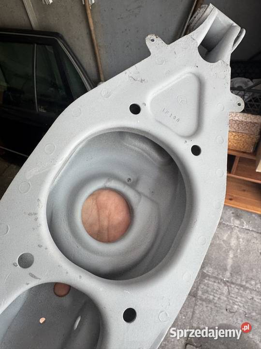 Wahacz dolny tył Mercedes w124 piaskowaniu i