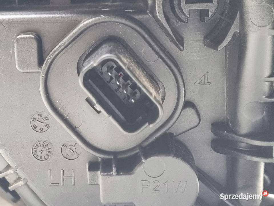 Renault Captur LIFT 1719 TYLNIA TYLNA LAMPA LEWA