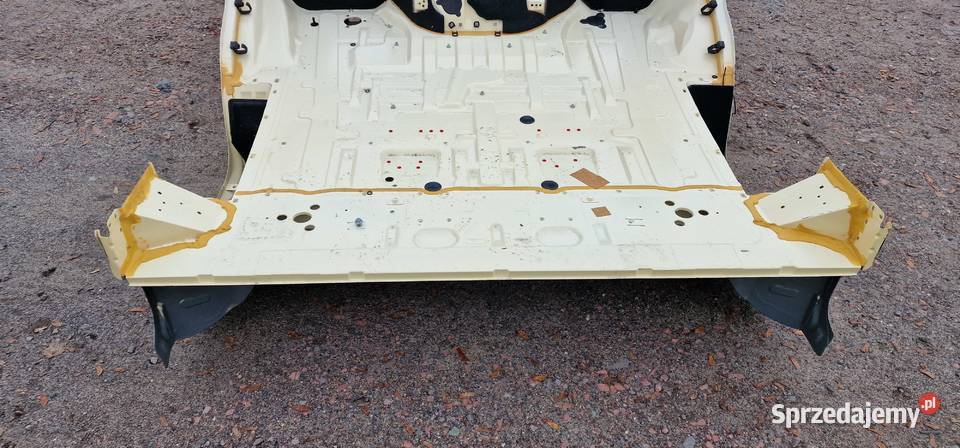 IVECO DAILY ĆWIARTKA PRZÓD Z PODŁOGĄ PODŁUŻNICE lubuskie Bieleń sprzedam