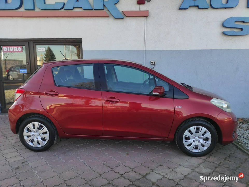 Toyota Yaris 14 benzyna 6biegów klima isofix lakier metallic Motoryzacja