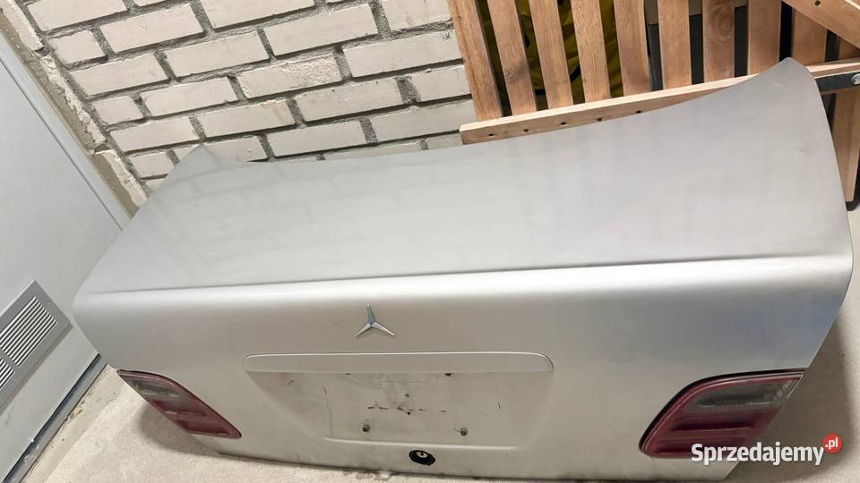 Klapa tył usa mercedes w210 sedan Rok produkcji 1998 Zbąszyń