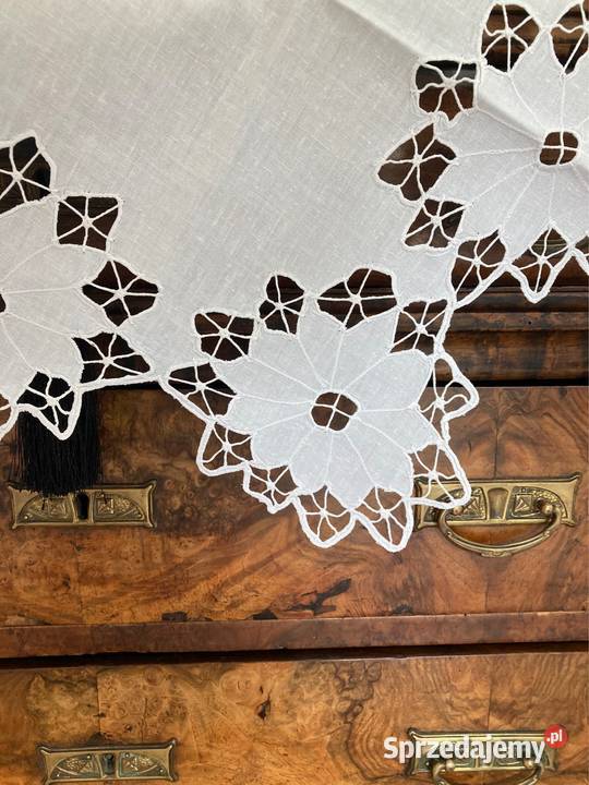 Obrus koło ręcznie haftowany biały Skierniewice