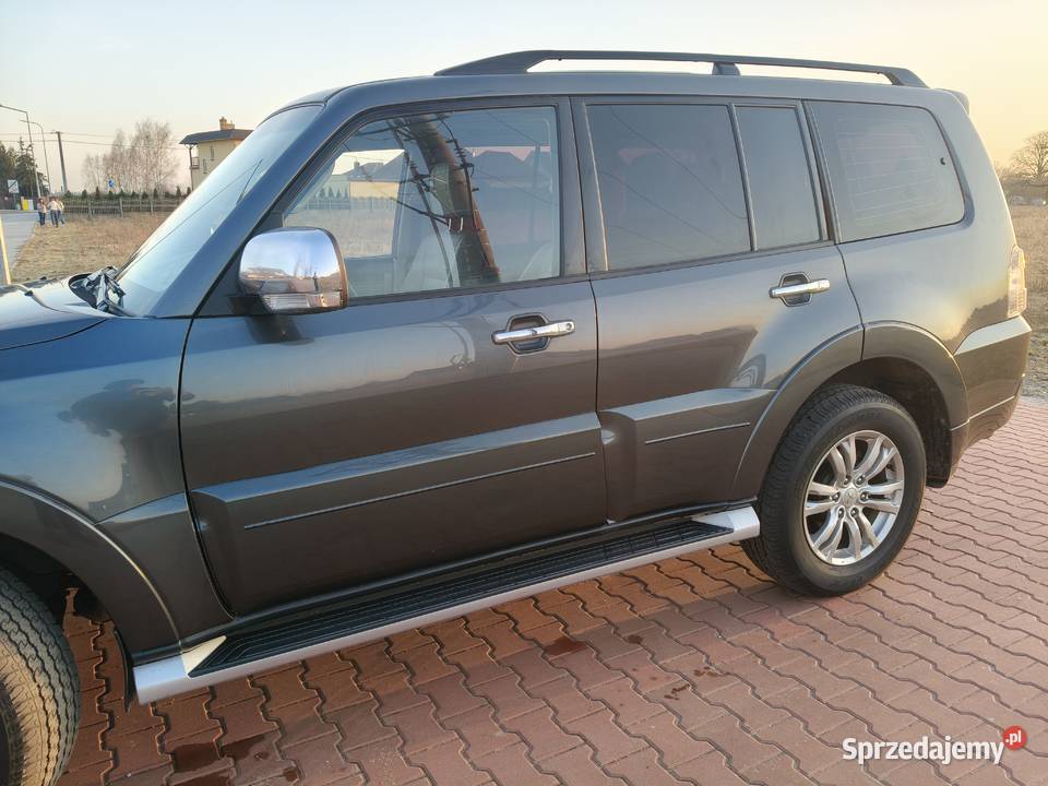 Mitsubishi Pajero IV 38 V6 250 bezwypadkowy Rok produkcji 2017 Poznań