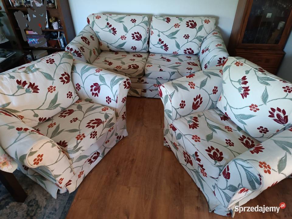 Sofa w kwiaty i dwa fotele Chojnice
