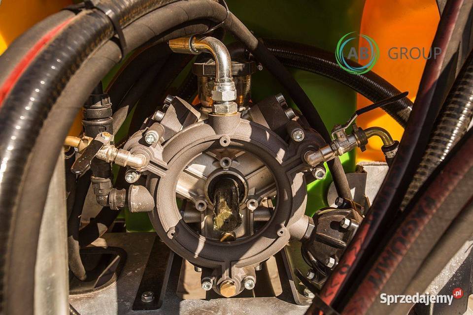 opryskiwacz sadowniczy ciągany 1500 L Nawozy i ŚOR Rzędziany