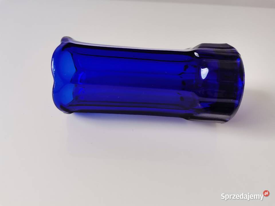 Stary mały niebieski wazon 2108 szkło kobaltowe Porcelana i szkło śląskie Katowice