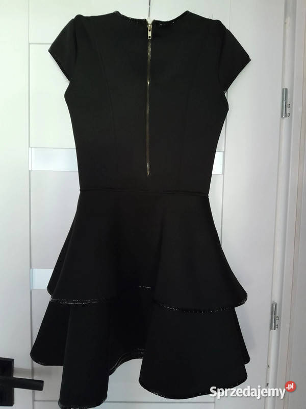 Czarna sukienka piankowa z lakierkową oblamowką Sosnowiec